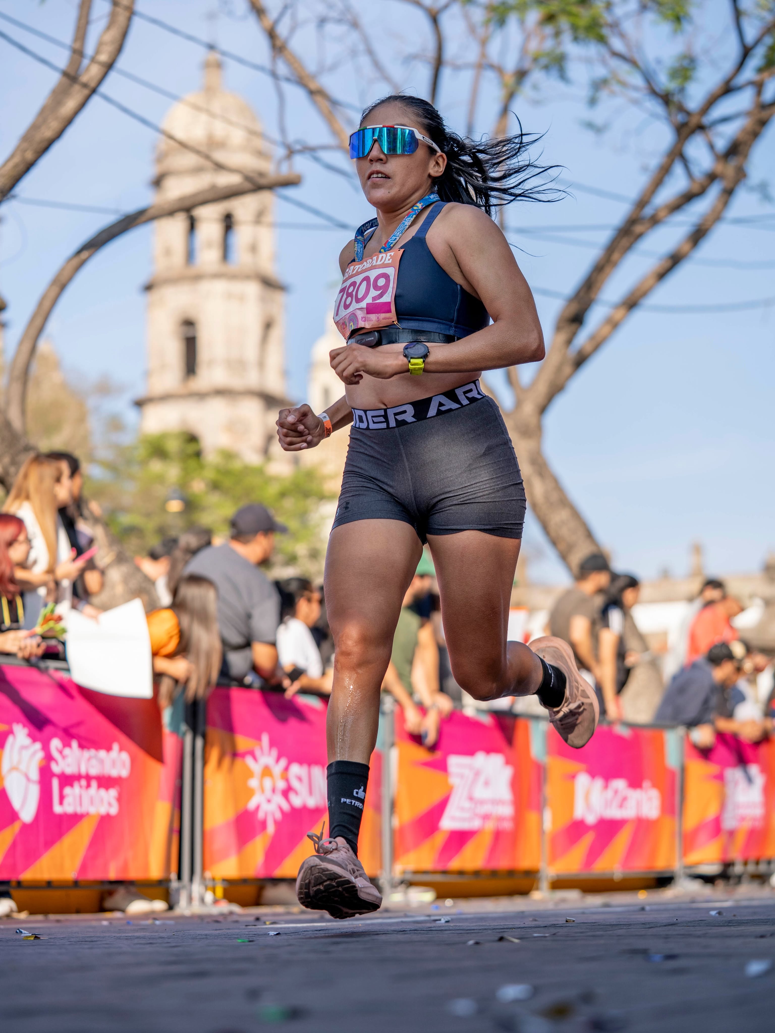Adriana Carreño corriendo en competencia